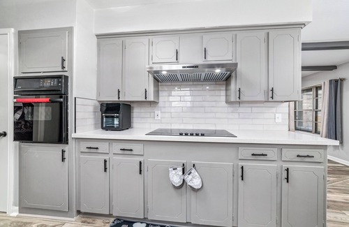 Sharpstown Casa | Secluded Oasis Hot Tub, Pool Table, Golf & More