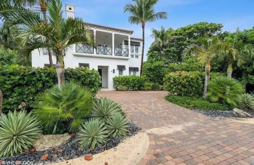 Ocean Ridge Casa | SECLUDED OCEAN VIEW COASTAL ESTATE