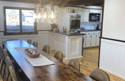 Cassville Casa | Secluded on a 6 acre ridge! 1 mile from Roaring River. Quiet and serene
