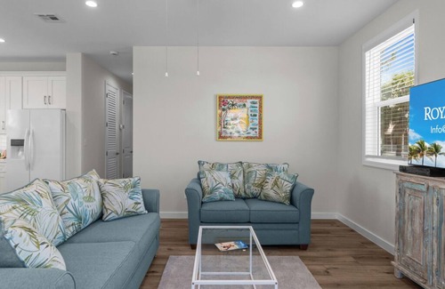 Sanibel Cabaña | Secluded One Bedroom Cottage, Walking Distance to Sanibel Beaches - Tiki Cottage A!