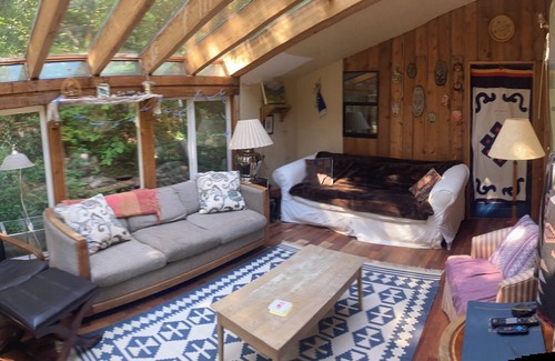 Mosier Cabina | Aislado, Cabina pacífica en 24 acres, arroyo, cerca de (Mosier) - Pet Friendly!