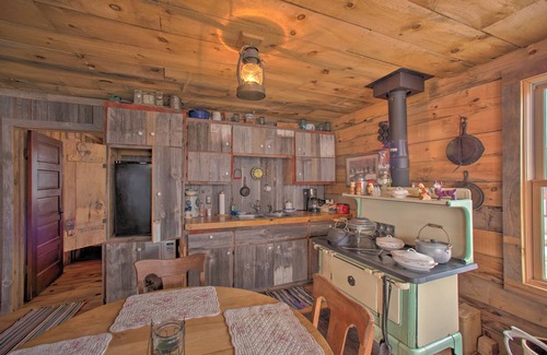 Putnam County Cabina | Secluded Powersville Cabin: 25 Mi to Lake Paho!