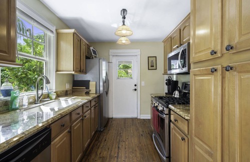 Poiciana Park II Casa | Secluded. Private 3 Bedroom + Enclosed Den. Large Tropical Yard + OutdoorKitchen