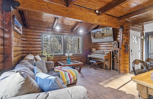 Charlotte Cabina | Secluded, private Cabin located close to Downtown Charlotte