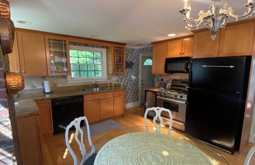 Laurel Hollow Cabaña | Secluded, private woodland cottage with two bedrooms and stone patio for summer!
