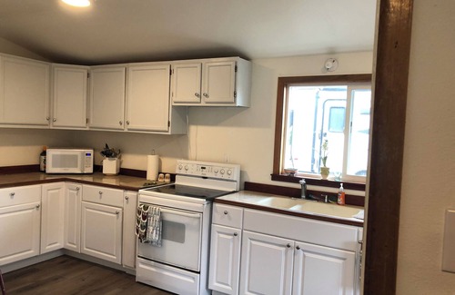 Banks Casa | Secluded Quiet Country Getaway- The Bunkhouse- Spectacular views and sunsets.