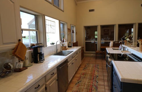 Elmo Casa | Casa aislada del rancho con estanque privado de 4 acres