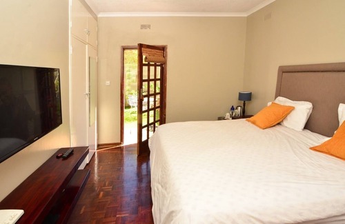 Harare East Cama Y Desayuno | Ala de huéspedes renovada aislada 1. A 3 km de Sam Levy Village