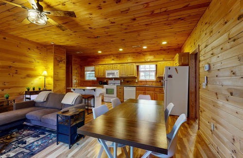 Idlewild Casa | Secluded retreat home near lake with central AC, W/D, & games