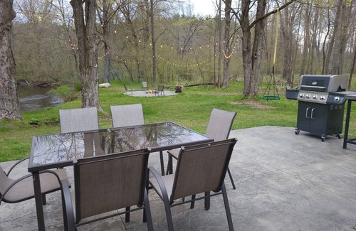 Barryton Cabaña | Secluded Riverfront Cottage on the Chippewa with all the Modern Amenities