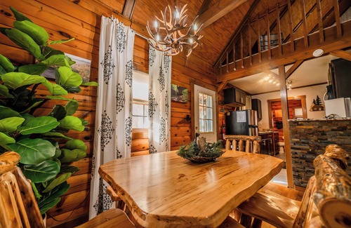 Rockbridge Cabina | Secluded Creekside Getaway/Private/Heart of Hocking Hills/Hot Tub/FirePit