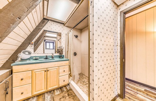 Ruidoso Cabina | ¡NUEVO! ¡Cabina aislada de Ruidoso con bañera de hidromasaje y chimenea!
