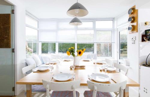 Birdham Casa | Secluded rural retreat close to beach - sleeps 12