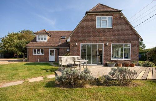 Birdham Casa | Secluded rural retreat close to beach - sleeps 12