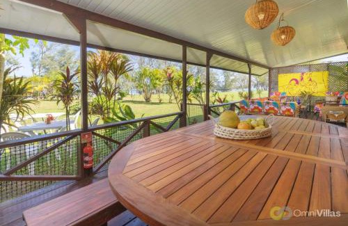 Moorea-Maiao Casa | Secluded Rustic Bungalow Near Tipaniers Beach