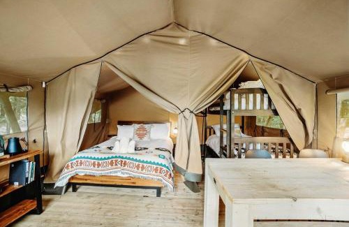 North Woodstock Otro | Secluded Safari Tent with Amazing Lakefront Vistas, Sauna and Barbecue in North Woodstock, New Hampshire