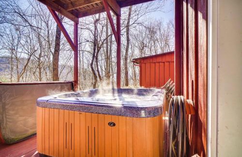 Sevierville Apartamento | Secluded Sevierville Condo with Hot Tub and Mtn Views!