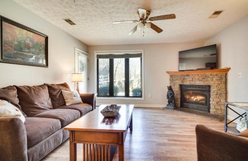 Sevierville Apartamento | Secluded Sevierville Condo with Hot Tub and Mtn Views!