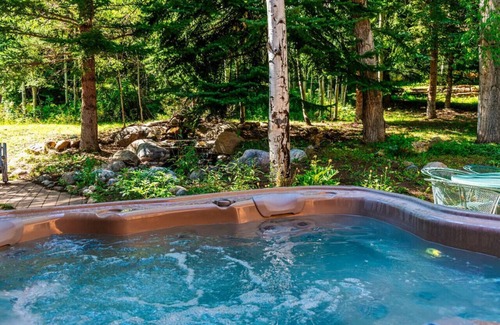 Avon Casa | Secluded Single Family Home In BC, Views, Hot Tub