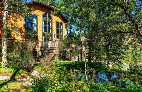 Avon Casa | Secluded Single Family Home In BC, Views, Hot Tub