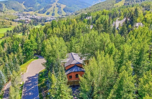 Avon Casa | Secluded Single Family Home In BC, Views, Hot Tub
