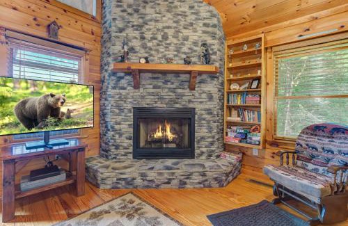 Mineral Bluff Casa | Secluded Soaks Fireside Sips Evening Smores Fun Games Relaxing Rockers - Sunrise Splendor