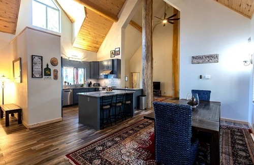 Pagosa Springs Casa | Alquiler nuevo! Aislado, espacioso, cerca de la ciudad, lote grande, excelente casa familiar
