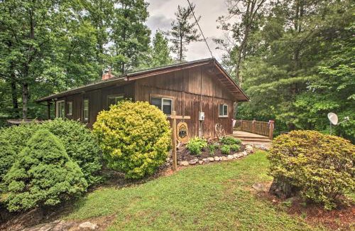 Hood Casa | Secluded Stanardsville Cabin with 10 Acres and Hot Tub