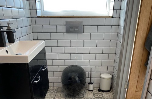 Pill Casa | Secluded Studio Apartment with Gated Private Parking, Abbots Leigh