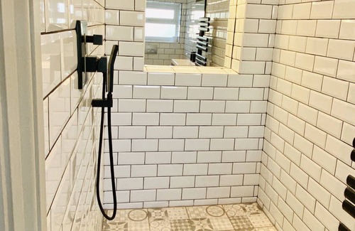Pill Casa | Secluded Studio Apartment with Gated Private Parking, Abbots Leigh