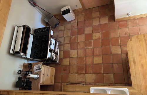 Iowa City Apartamento | Secluded studio getaway- only 4 miles from Downtown Iowa City