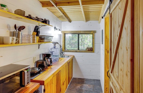 Tallassee Apartamento | Secluded Tallassee Cabin w/ Fire Pit & Porch!