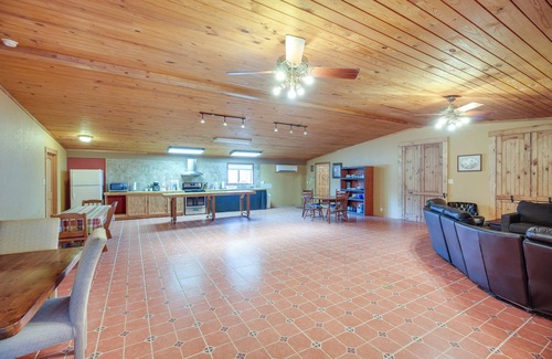 Medina Casa | Secluded Texas Hill Country Vacation Rental - Deck