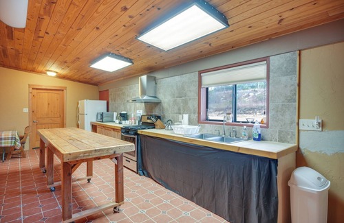 Medina Casa | Secluded Texas Hill Country Vacation Rental - Deck