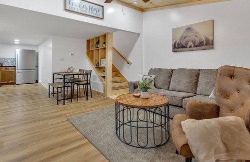 Sevierville Cabaña | Secluded Top View Cottage with Game Room + Views