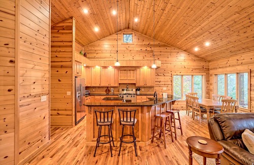 Young Harris Cabina | Secluded waterfront cabin, trout fishing, hot tub, pet friendly, game room