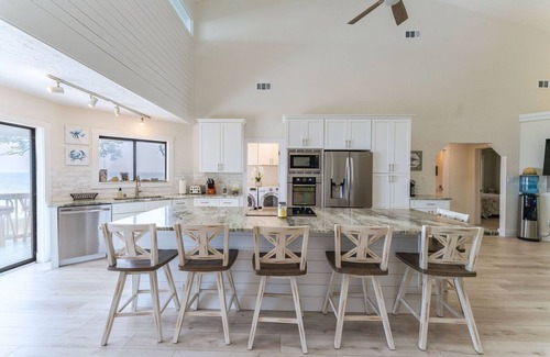 Magnolia Bluffs Casa | Secluded Waterfront Bay Home!