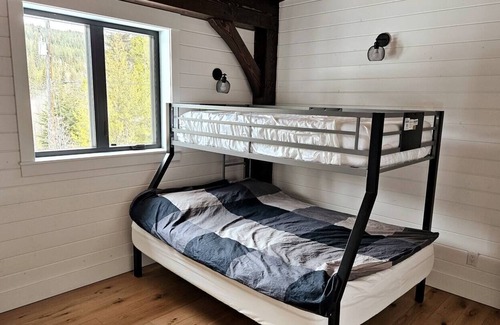 Okanagan-Similkameen Cabina | Secluded waterfront cabin on fishing lake!