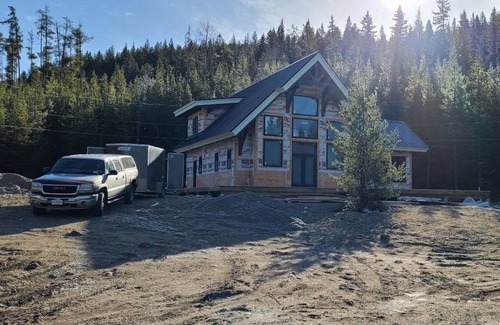 Okanagan-Similkameen Cabina | Secluded waterfront cabin on fishing lake!