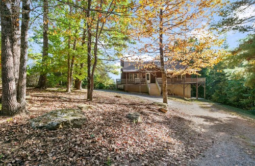 Hendersonville Cabina | Aislado de madera-cabina increíble Mtn Views, Hot Tub, WiFi