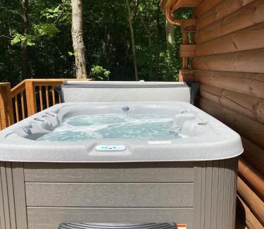 Carbon Hill Casa | Secluded Wooded Cabin Near The Hocking Hills