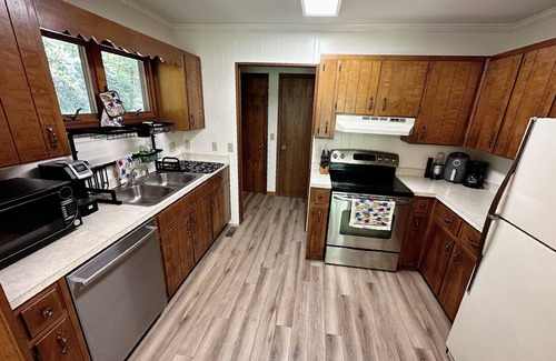Waynesville Cabina | Secluded, yet centrally located. Quiet Retreat. EV charger friendly