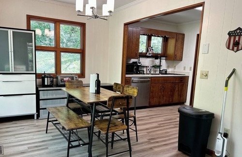Waynesville Cabina | Secluded, yet centrally located. Quiet Retreat. EV charger friendly