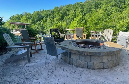 Taylorsville Villa | Seclusion in the Brushy Mountains Resort Style SPECTACULAR POOL
