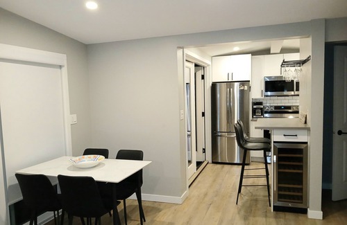 Central Okanagan Cabina | Seclusion Bay Luxury Lakeside Cabin 8. Stunning beachfront on Okanagan Lake.