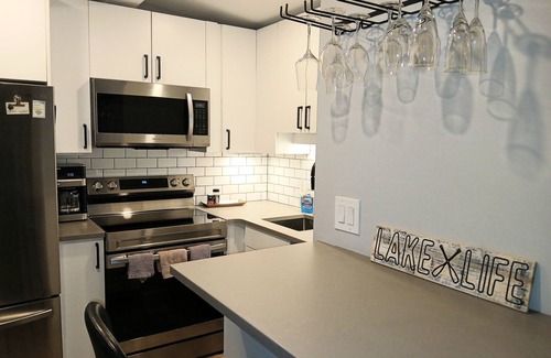 Central Okanagan Cabina | Seclusion Bay Luxury Lakeside Cabin 8. Stunning beachfront on Okanagan Lake.