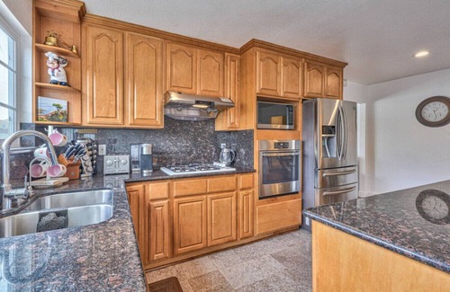 Marina Casa | Cozy home10 Minute Walk To The Beach & Short Drive to Town and Aquarium