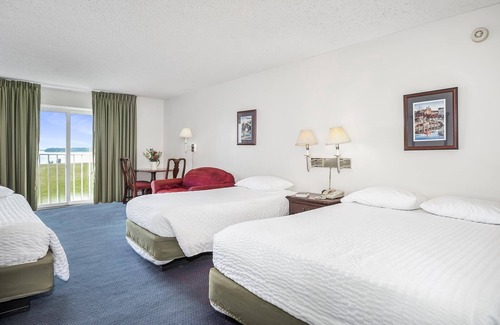 North East Hotel | Second Conference Family Deluxe Bay View