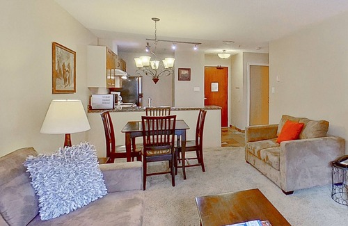 Blackcomb Condominio | Second-floor 1 bedroom condo steps from the gondola