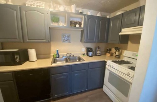 Soulard Apartamento | Second Floor Apartment 1 block from Lafayette Park